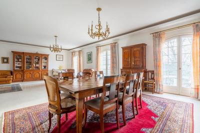 Maison - 245 m² - 6 pièces