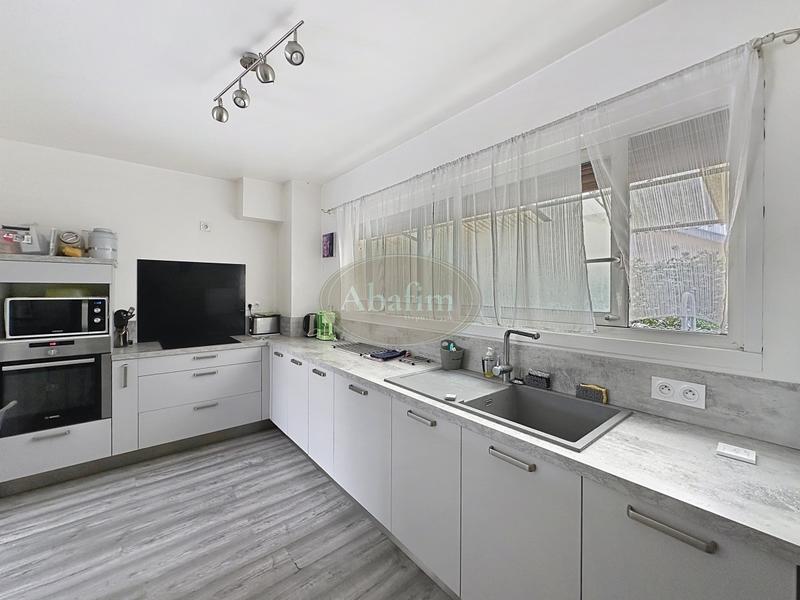 Maison - 145 m² - 9 pièces