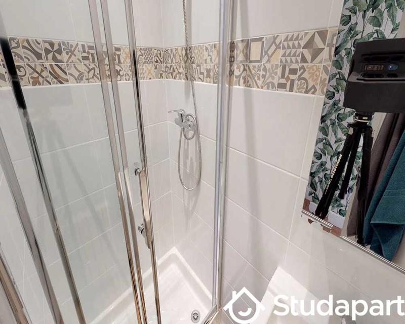 Chambre - 80 m² - 1 pièce