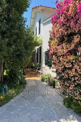 Maison traditionnelle - 250 m² - 10 pièces