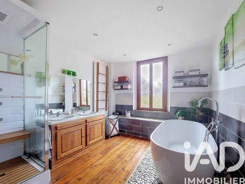 Maison - 219 m² - 8 pièces