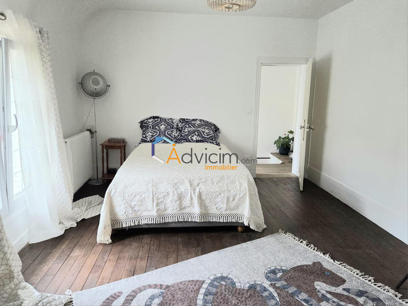 Maison - 233 m² - 8 pièces