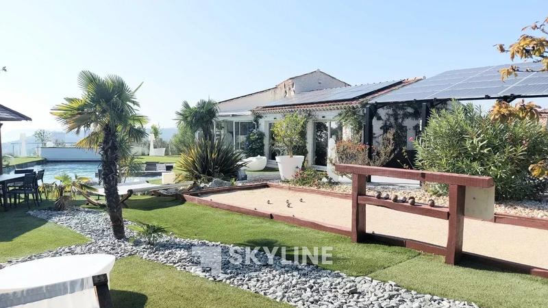 Villa - 210 m² - 8 pièces