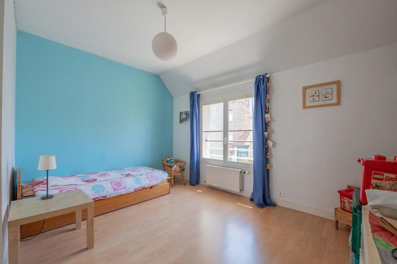 Maison - 235 m² - 8 pièces