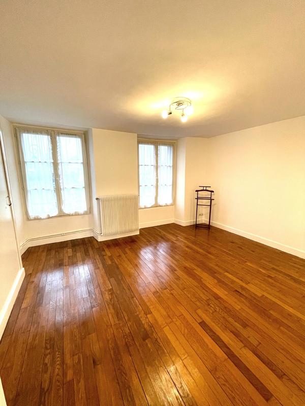 Maison - 250 m² - 8 pièces