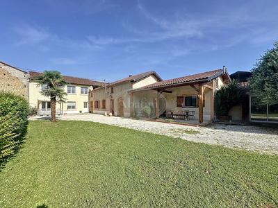 Maison - 260 m² - 9 pièces