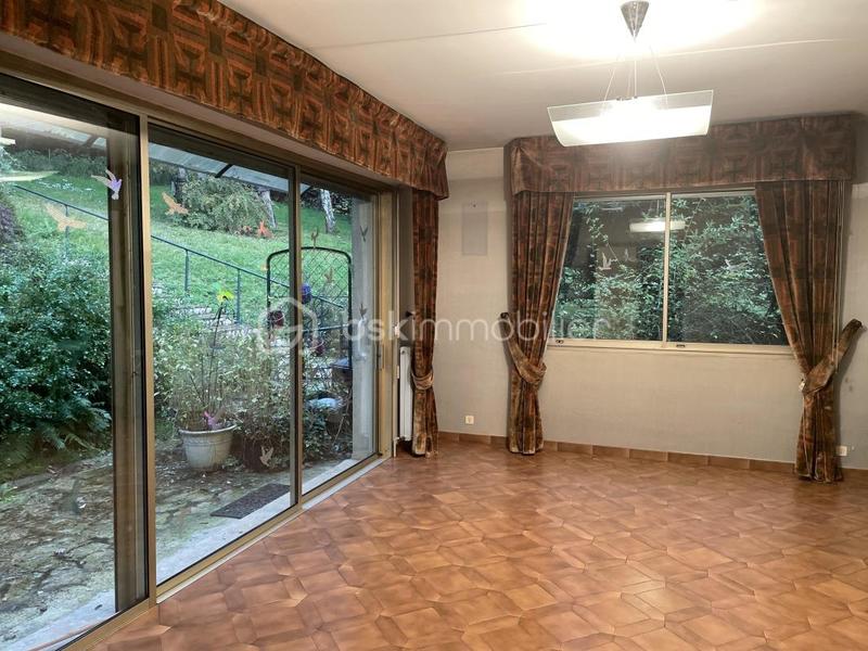 Demeure - 375 m² - 9 pièces