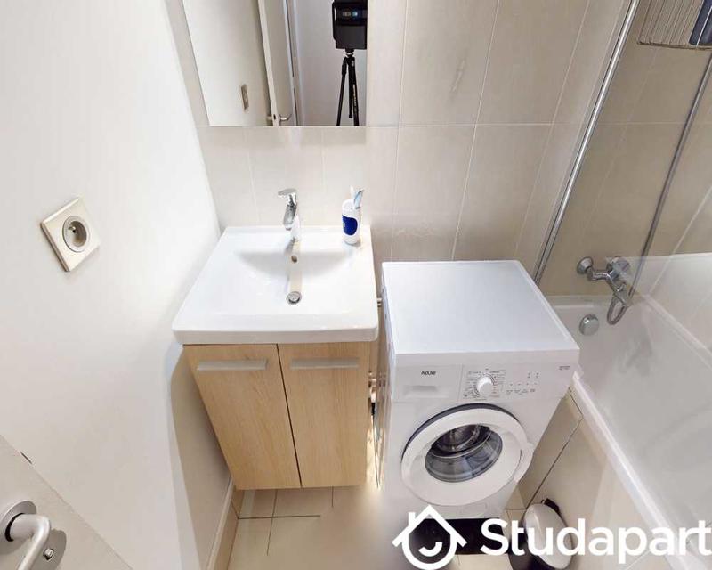 Chambre - 100 m² - 1 pièce