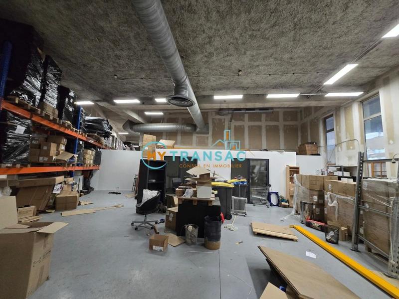Local d'activités - 596 m²