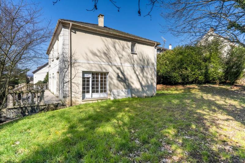 Maison - 220 m² - 7 pièces