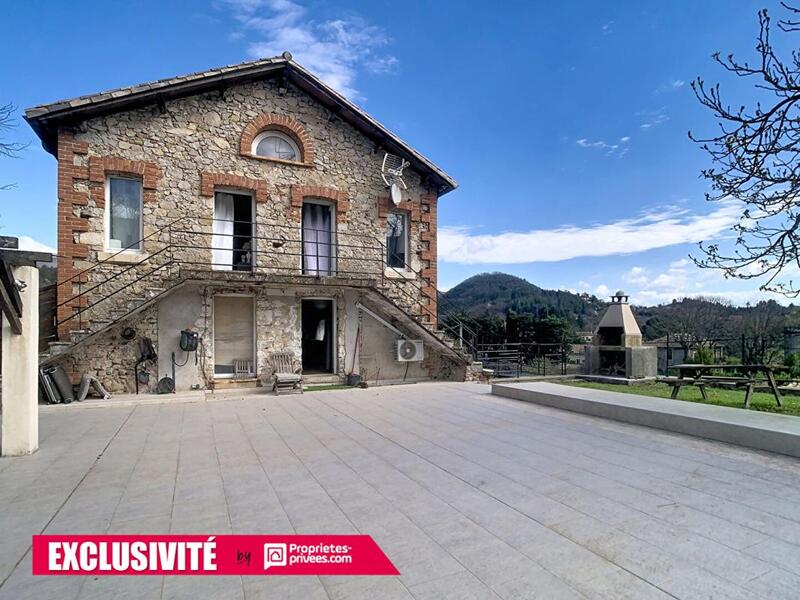 Maison - 190 m² - 8 pièces