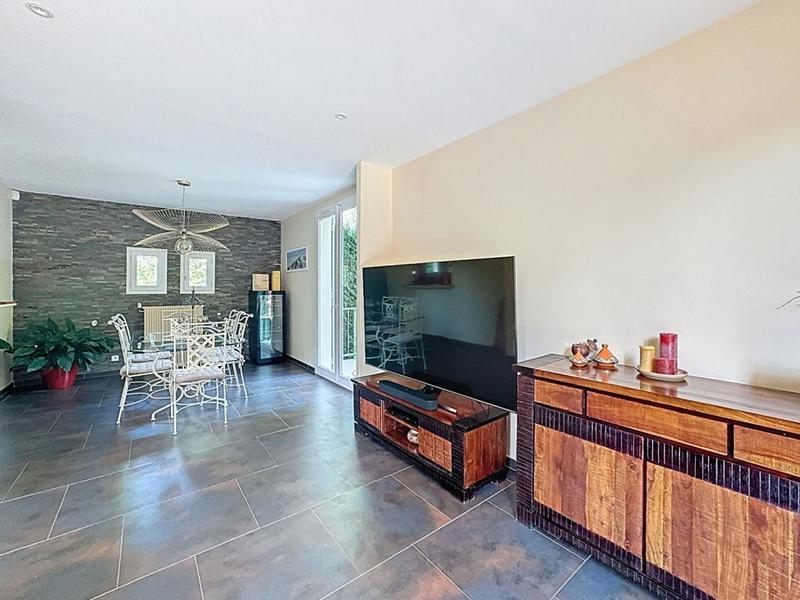 Maison - 182 m² - 7 pièces