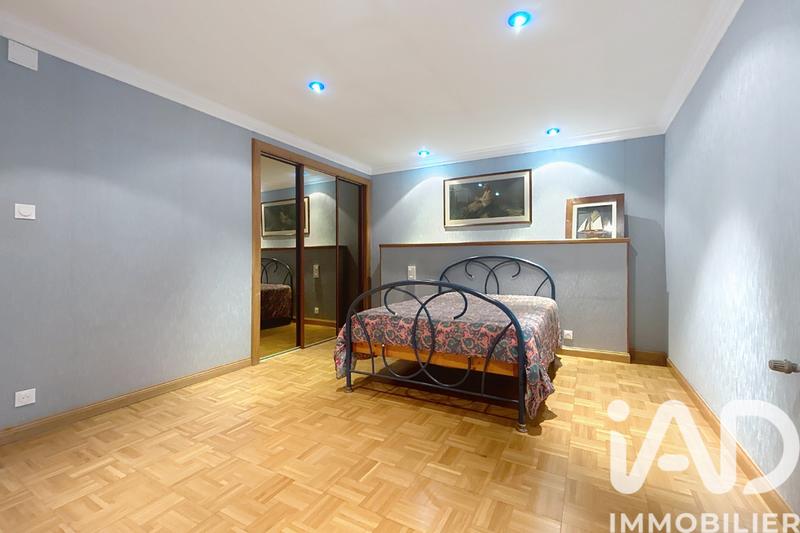 Maison - 181 m² - 8 pièces