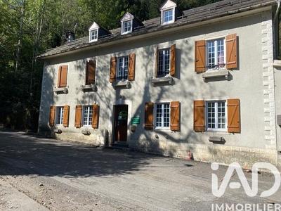 Maison - 233 m² - 11 pièces