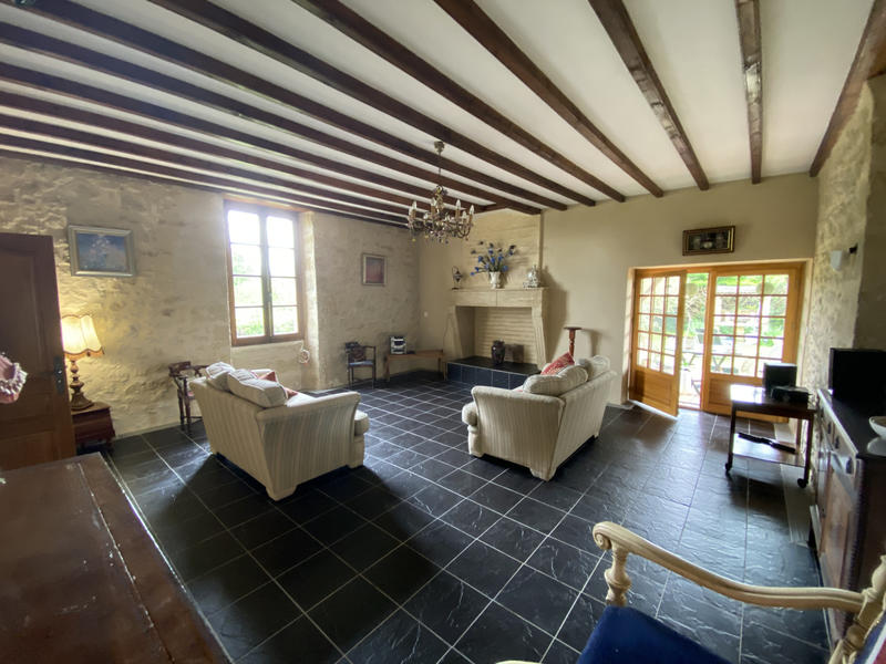 Maison - 240 m² - 8 pièces