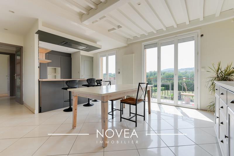 Maison traditionnelle - 141 m² - 6 pièces