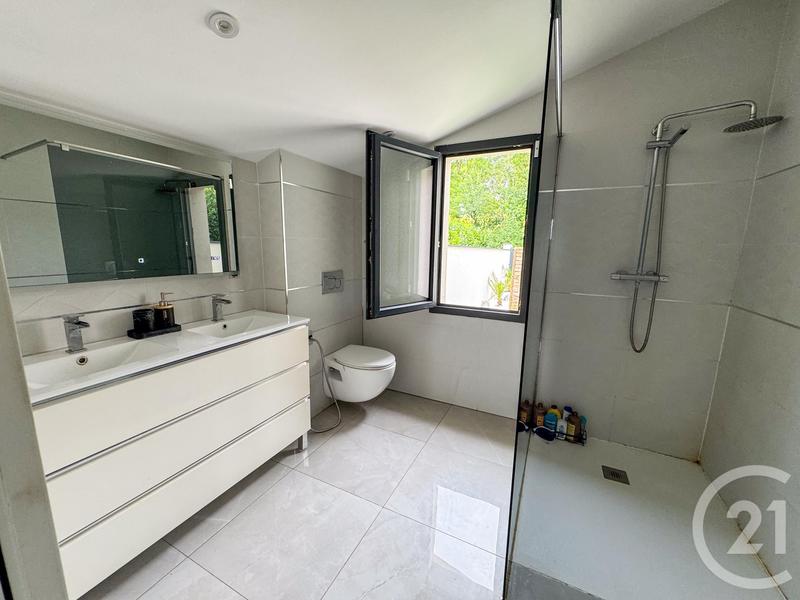 Maison - 304 m² - 7 pièces