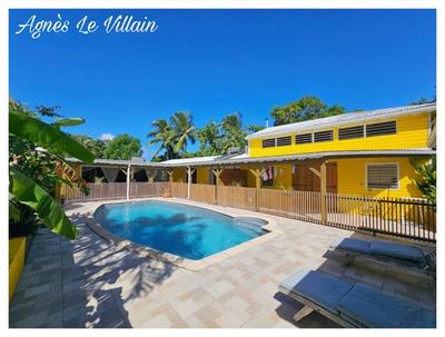 Maison - 272 m² - 12 pièces