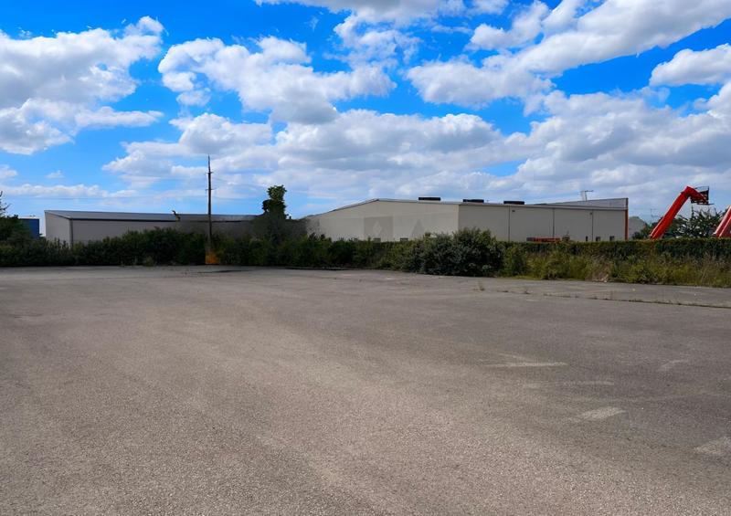 Local d'activité / Entrepôt - 270 m²