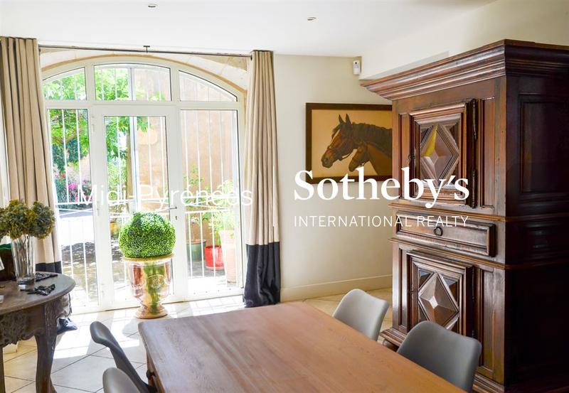 Maison - 430 m² - 9 pièces