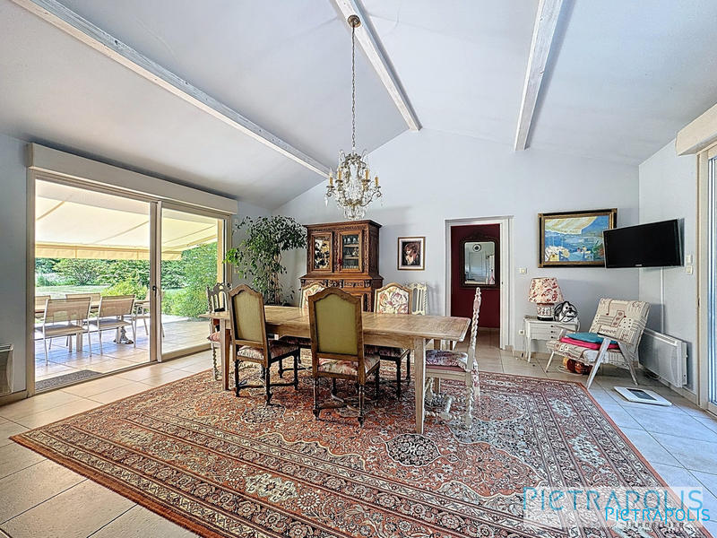 Maison - 320 m² - 7 pièces