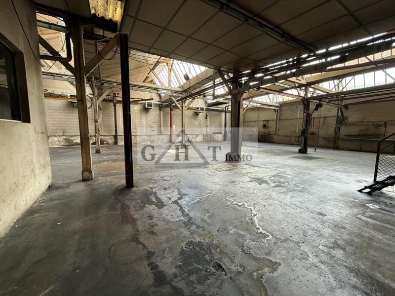 Entrepôt - 839 m²
