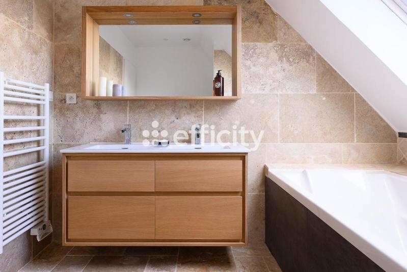 Maison - 151 m² - 7 pièces