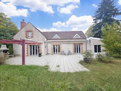 Maison traditionnelle - 192 m² - 10 pièces
