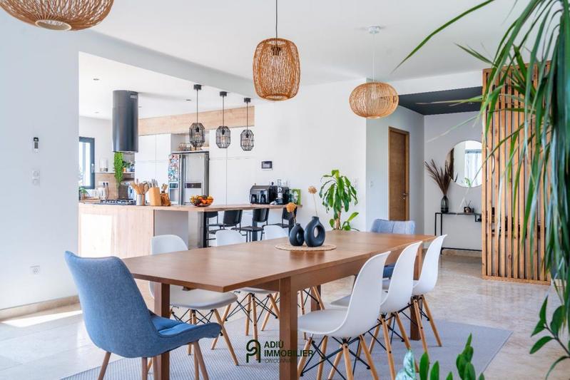 Maison - 220 m² - 5 pièces