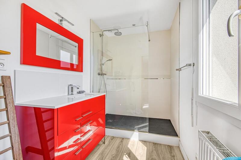 Maison - 235 m² - 10 pièces