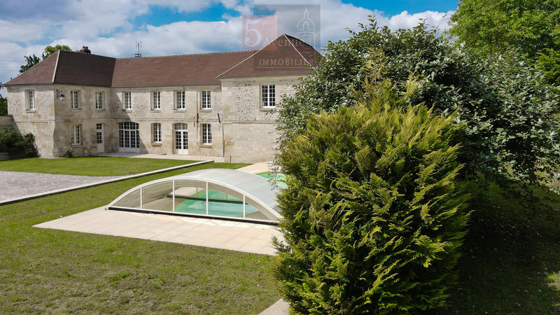 Maison - 400 m² - 8 pièces