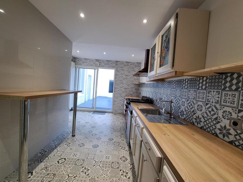 Maison - 230 m² - 7 pièces