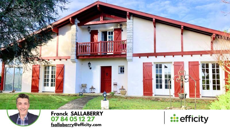 Maison - 215 m² - 9 pièces