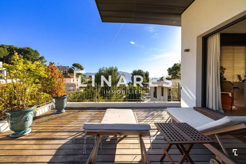 Maison - 360 m² - 9 pièces