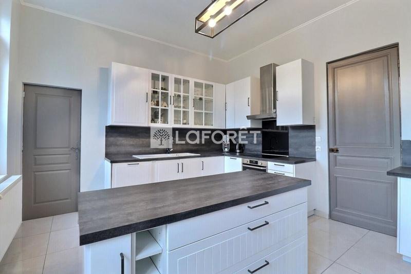 Maison - 295 m² - 8 pièces