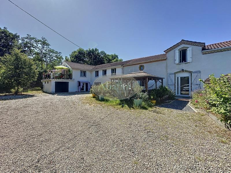 Maison - 350 m² - 12 pièces