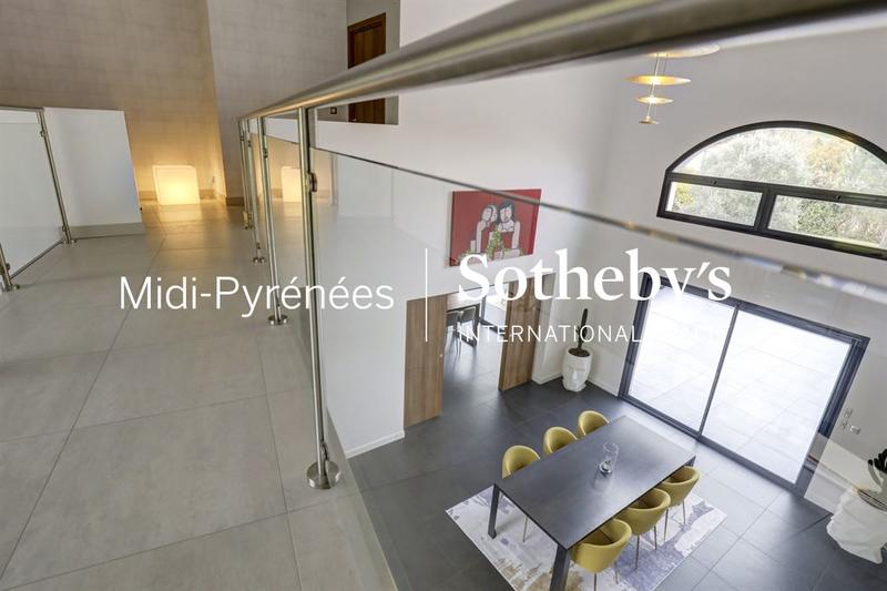 Maison - 320 m² - 9 pièces