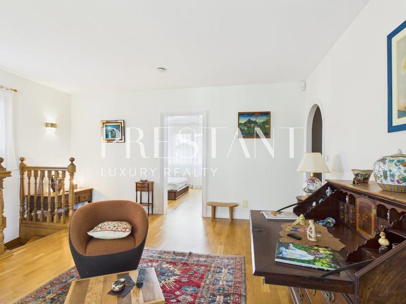 Maison - 282 m² - 10 pièces