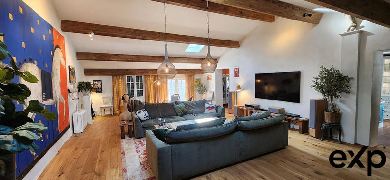 Maison traditionnelle - 177 m² - 7 pièces