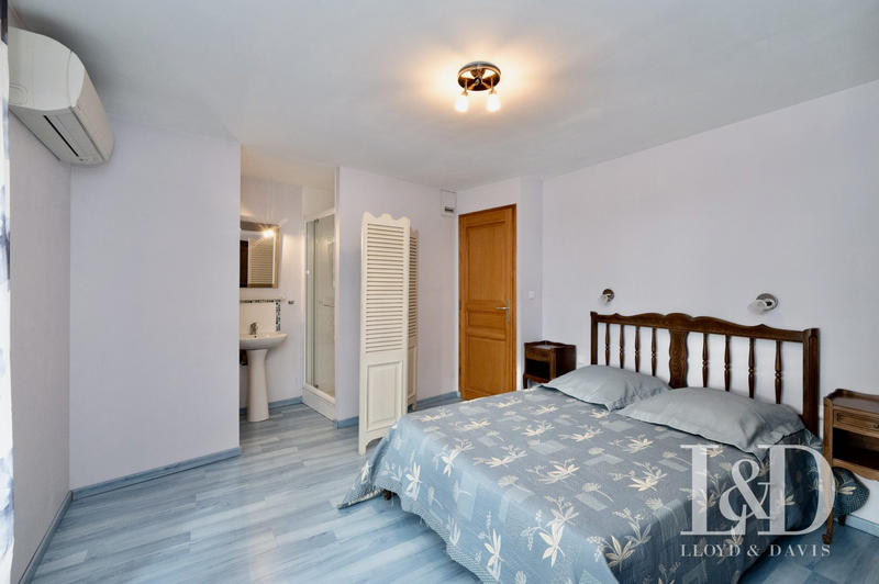 Maison ancienne - 205 m² - 7 pièces