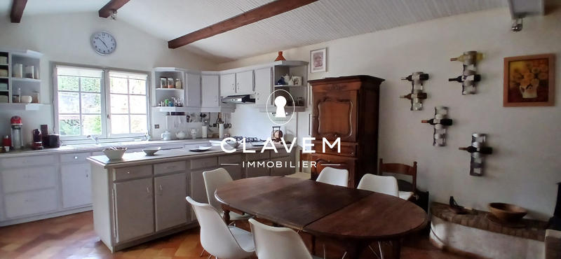 Maison - 320 m² - 12 pièces