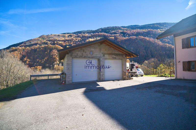 Maison traditionnelle - 202 m² - 8 pièces