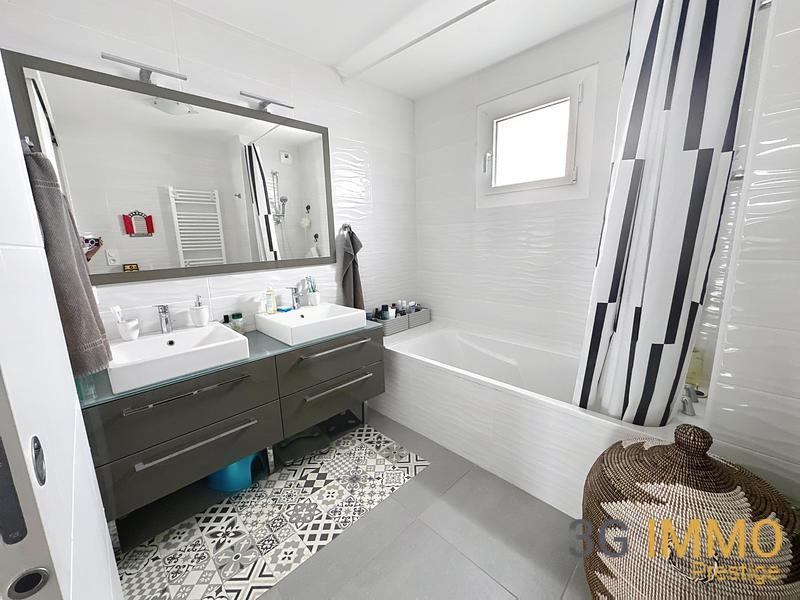 Appartement - 82 m² - 3 pièces