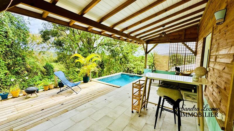 Propriété - 241 m² - 12 pièces