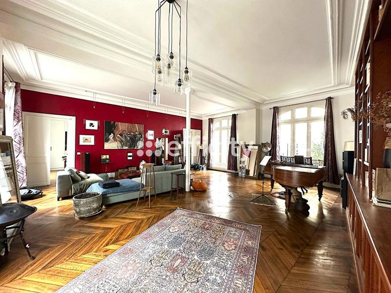 Appartement - 232 m² - 7 pièces