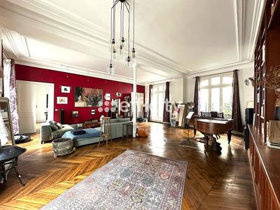 Appartement - 232 m² - 7 pièces