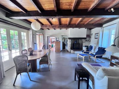 Maison traditionnelle - 128 m² - 6 pièces