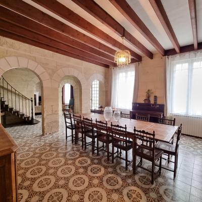 Maison - 342 m² - 8 pièces