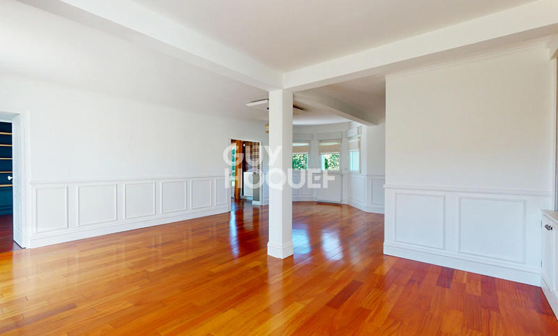 Maison - 182 m² - 7 pièces