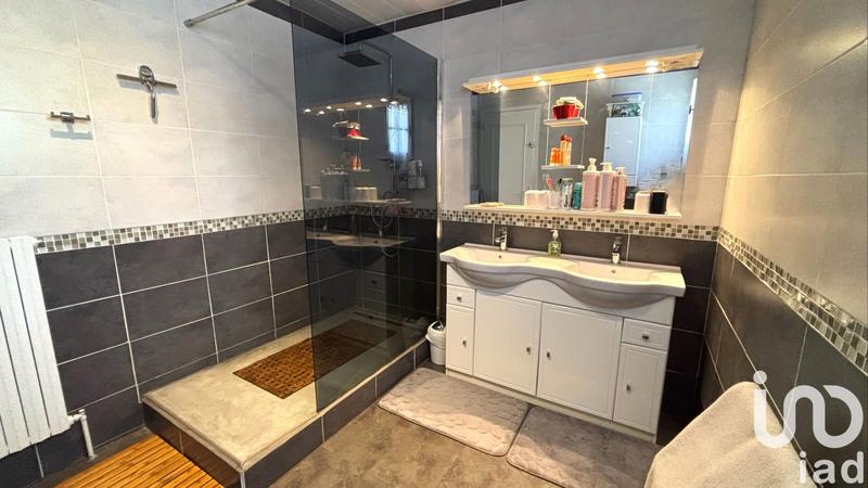 Maison - 206 m² - 9 pièces